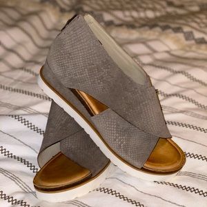 DibaTrue wedge sandals